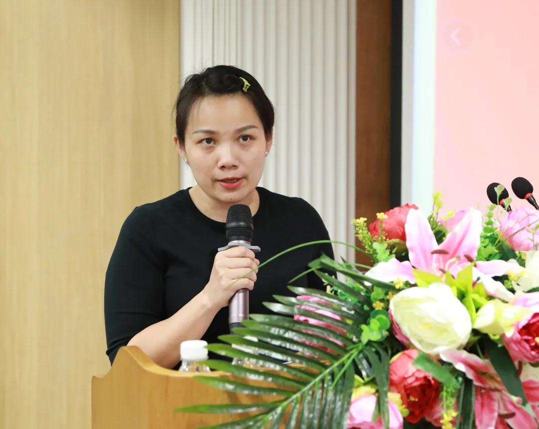 海南省腫瘤醫(yī)院放射科護(hù)士長(zhǎng)何直蔚主持會(huì)議.jpg