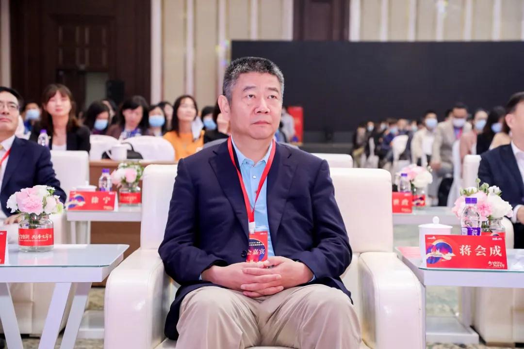 蔣會(huì)成理事長出席全球先進(jìn)腫瘤治療中心戰(zhàn)略合作啟動(dòng)儀式.jpg