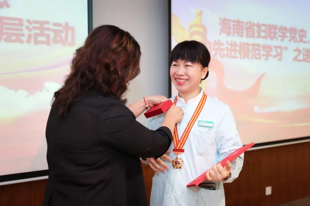 林欣總護士長獲海南省三八紅旗手榮譽稱號.jpg