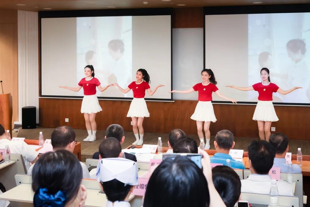《你笑起來(lái)真好看》舞蹈表演.jpg