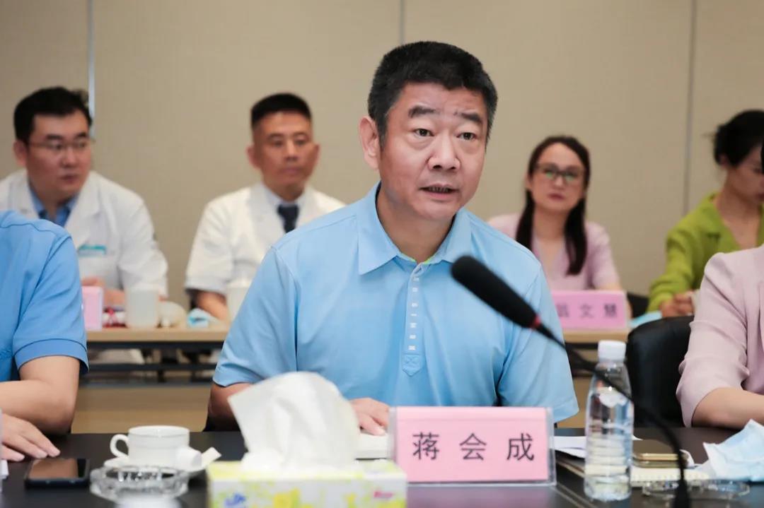 海南省工商聯(lián)“海商研究企業(yè)行”走進(jìn)省腫瘤醫(yī)院5.jpg