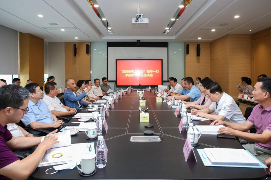 海南省工商聯(lián)“海商研究企業(yè)行”走進(jìn)省腫瘤醫(yī)院6.jpg