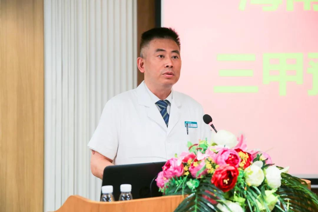 李大勇副院長(zhǎng)主持會(huì)議.jpg