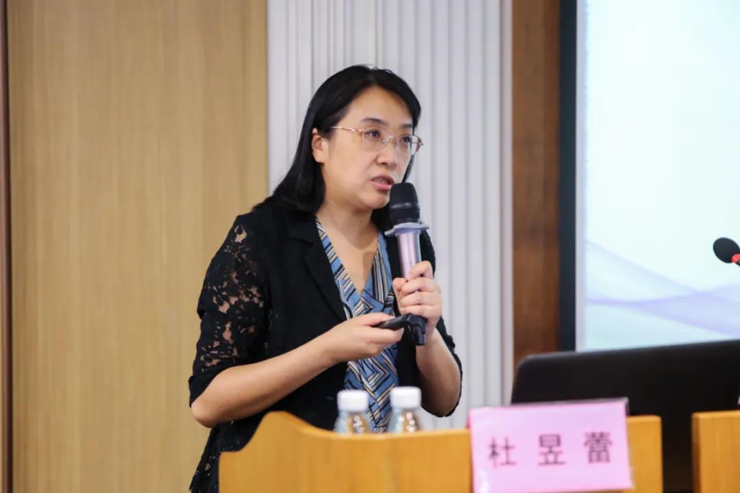 北京中衛(wèi)云醫(yī)療數(shù)據(jù)分析與應用技術研究院杜昱蕾副院長現(xiàn)場輔導.jpg
