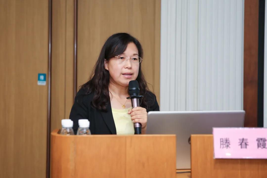 北京中衛(wèi)云醫(yī)療數(shù)據(jù)分析與應用技術研究院數(shù)據(jù)中心滕春霞副主任現(xiàn)場輔導.jpg