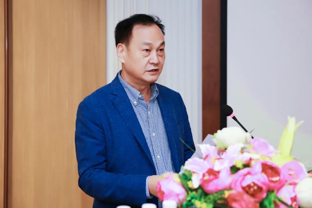 徐明貴秘書長(zhǎng)宣讀醫(yī)院干部調(diào)整決定.jpg