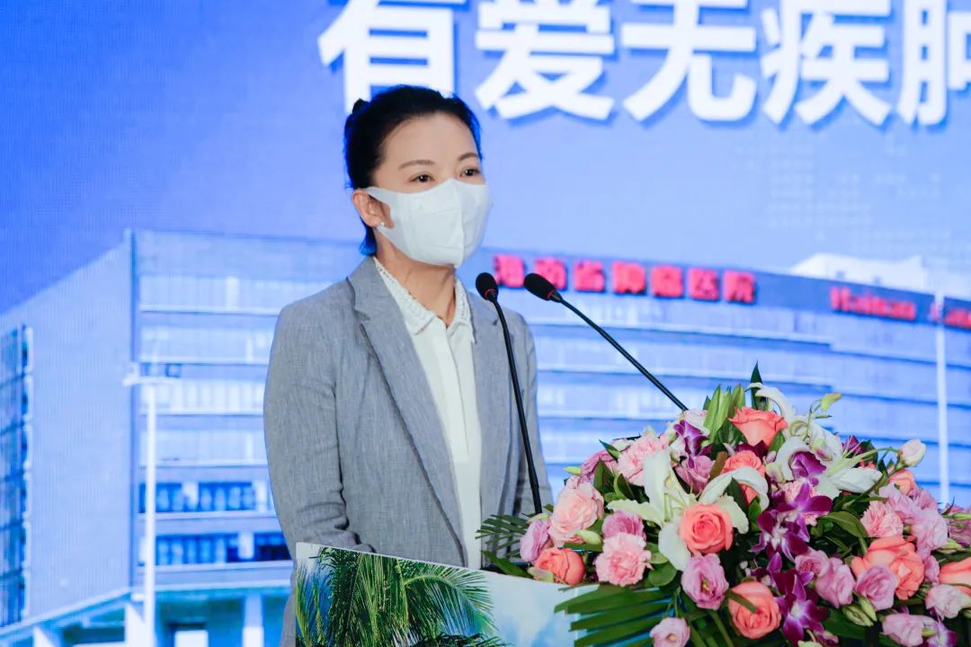 海南成美慈善基金會秘書長劉英子講話.jpg