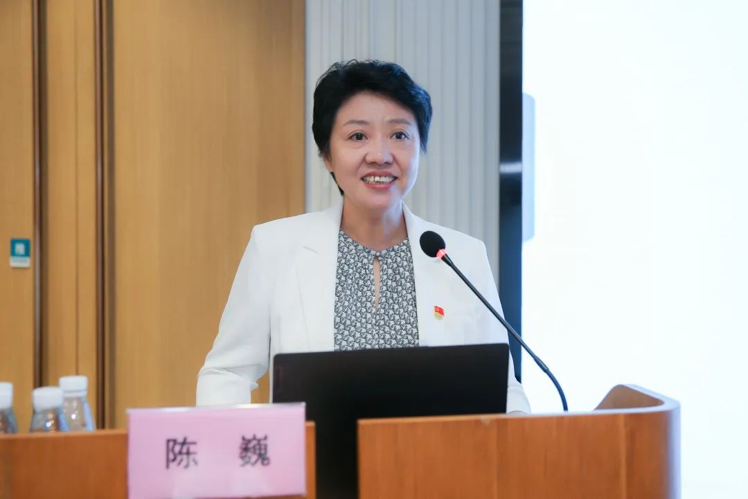 海南第一投資集團(tuán)“七一”表彰大會暨學(xué)習(xí)省第八次黨代會精神講座在我院召開2.jpg
