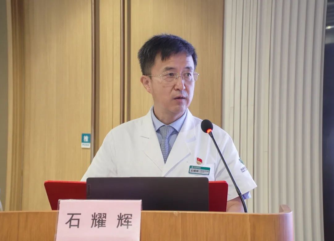 海南第一投資集團(tuán)“七一”表彰大會暨學(xué)習(xí)省第八次黨代會精神講座在我院召開3.jpg