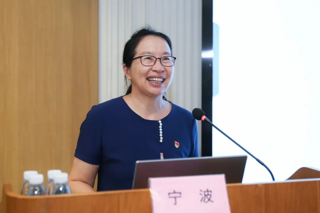 海南第一投資集團(tuán)“七一”表彰大會暨學(xué)習(xí)省第八次黨代會精神講座在我院召開4.jpg