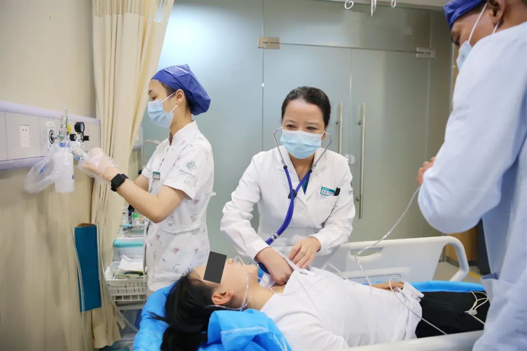 海南省腫瘤醫(yī)院高質(zhì)量完成消博會醫(yī)療保障任務2.jpg