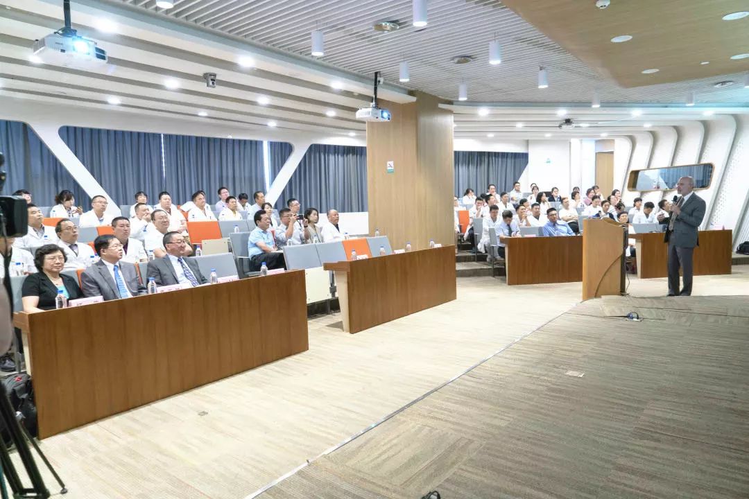 梅奧來了！兩地醫(yī)學專家椰城“論劍”1.jpg