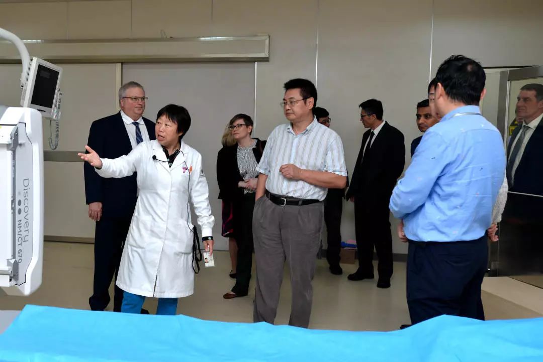 梅奧診所代表團(tuán)參觀訪問海南省腫瘤醫(yī)院3.jpg