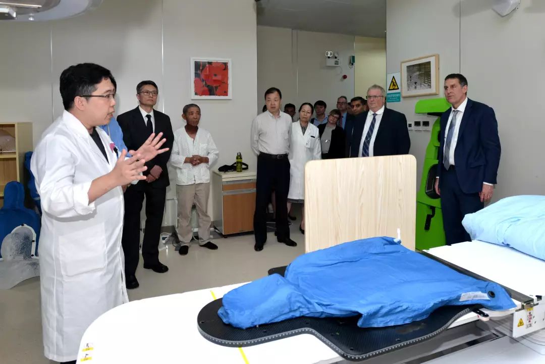 梅奧診所代表團(tuán)參觀訪問海南省腫瘤醫(yī)院4.jpg