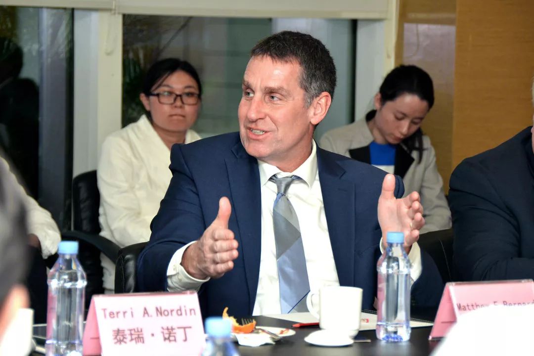 梅奧診所代表團(tuán)參觀訪問海南省腫瘤醫(yī)院11.jpg