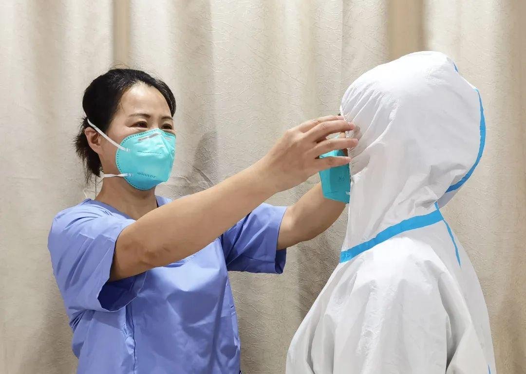 省腫瘤醫(yī)院許秀梅：剛離上海“方艙” 又赴樂東抗疫1.jpg