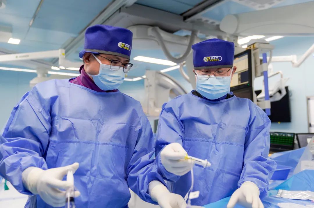海南省腫瘤醫(yī)院全程護航 釔90玻璃微球肝癌治療常態(tài)化1.jpg