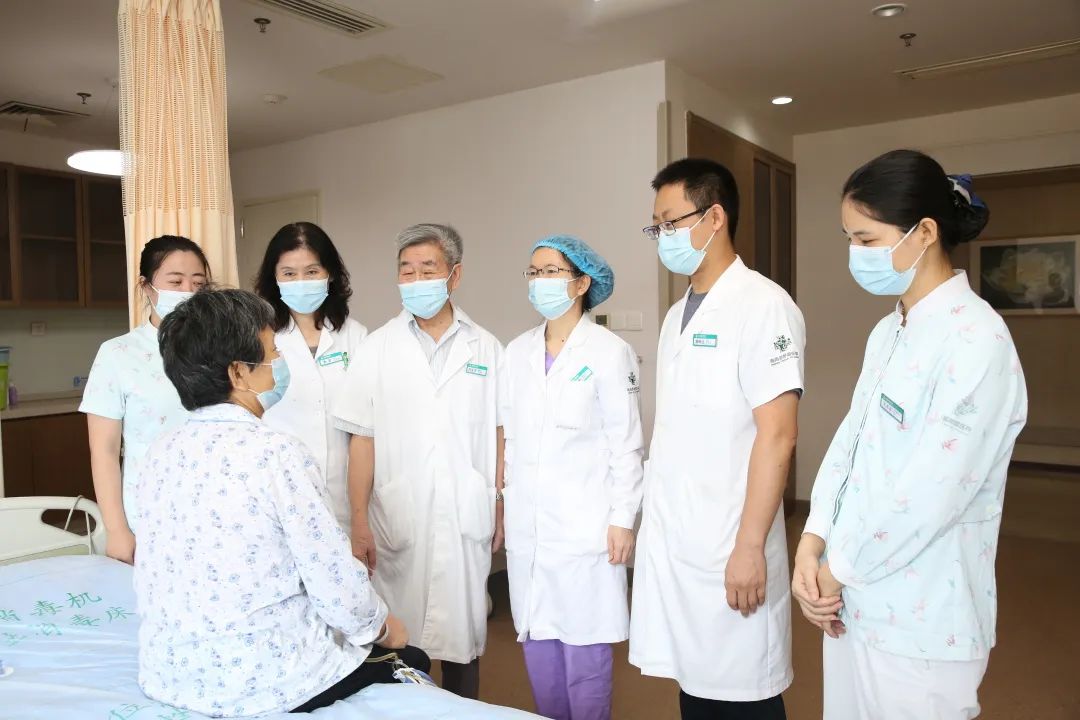 海南省腫瘤醫(yī)院多學(xué)科協(xié)作 成功實施高難度“全盆腔臟器切除術(shù)”1.jpg