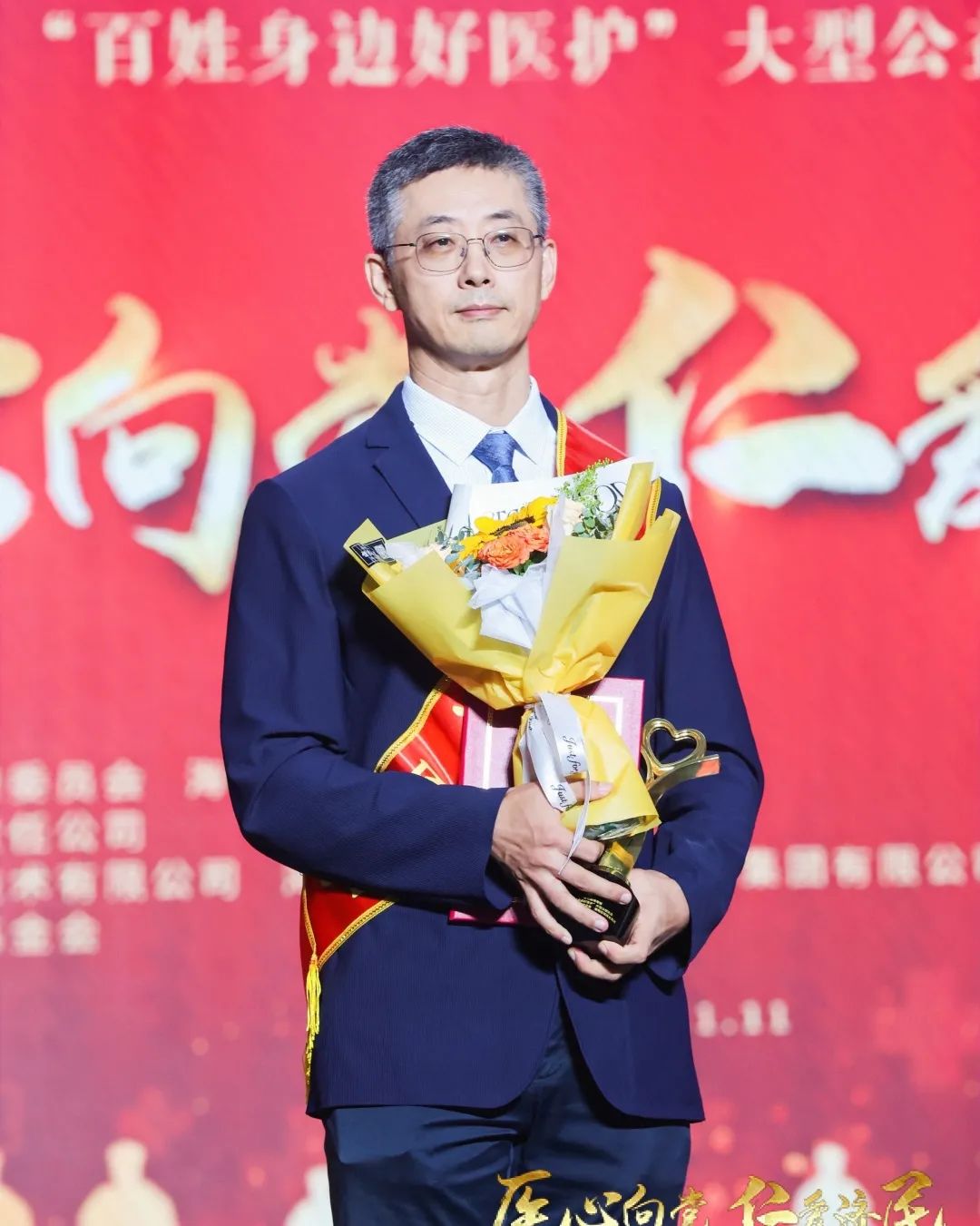 “十佳好醫(yī)護”劉韋淞：從醫(yī)生到管理者的成長，只為更好地服務(wù)患者.jpg